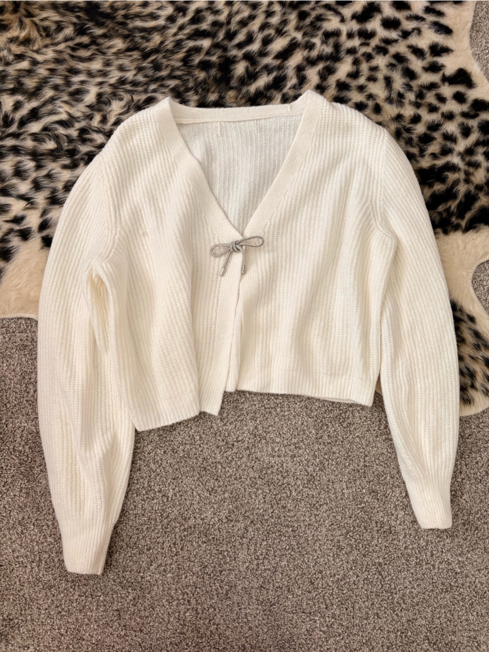 Women's Cream V-Neck Cropped Knit Sweater Cardigan